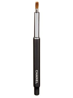 retractable lip brush chanel.